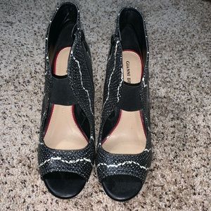 New (no box) Gianni Bini peep toe heels